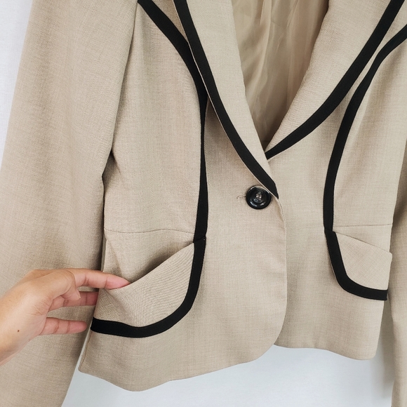 XOXO Tan Women's Three Piece Blazer Suit - Picture 5 of 16